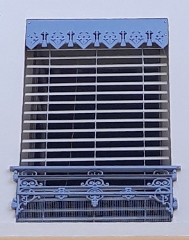 Store extérieur à lames bois, motorisé radio.