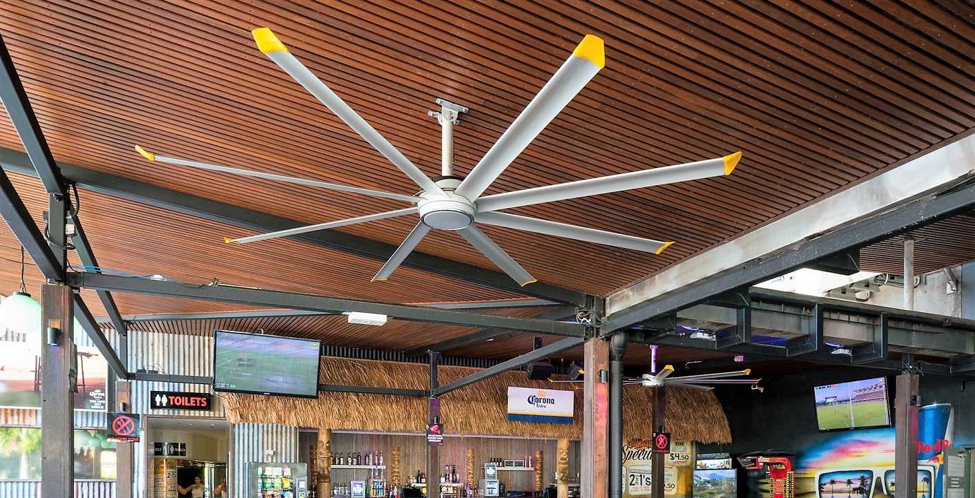 Turbobrise : Ventilateur de plafond Essence® en usage extérieur