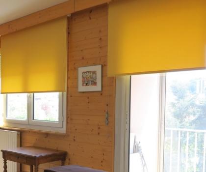 Stores intérieurs en tissu thermique, déco ou opaque, mécanisme à chaînette ou motorisé.