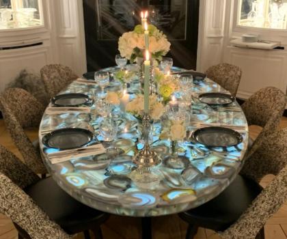 Table en agate rétroéclairée