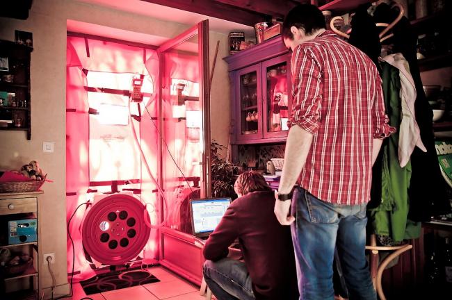 Loïc et Frédéric de Planète Contrôle durant un test d'infiltrométrie